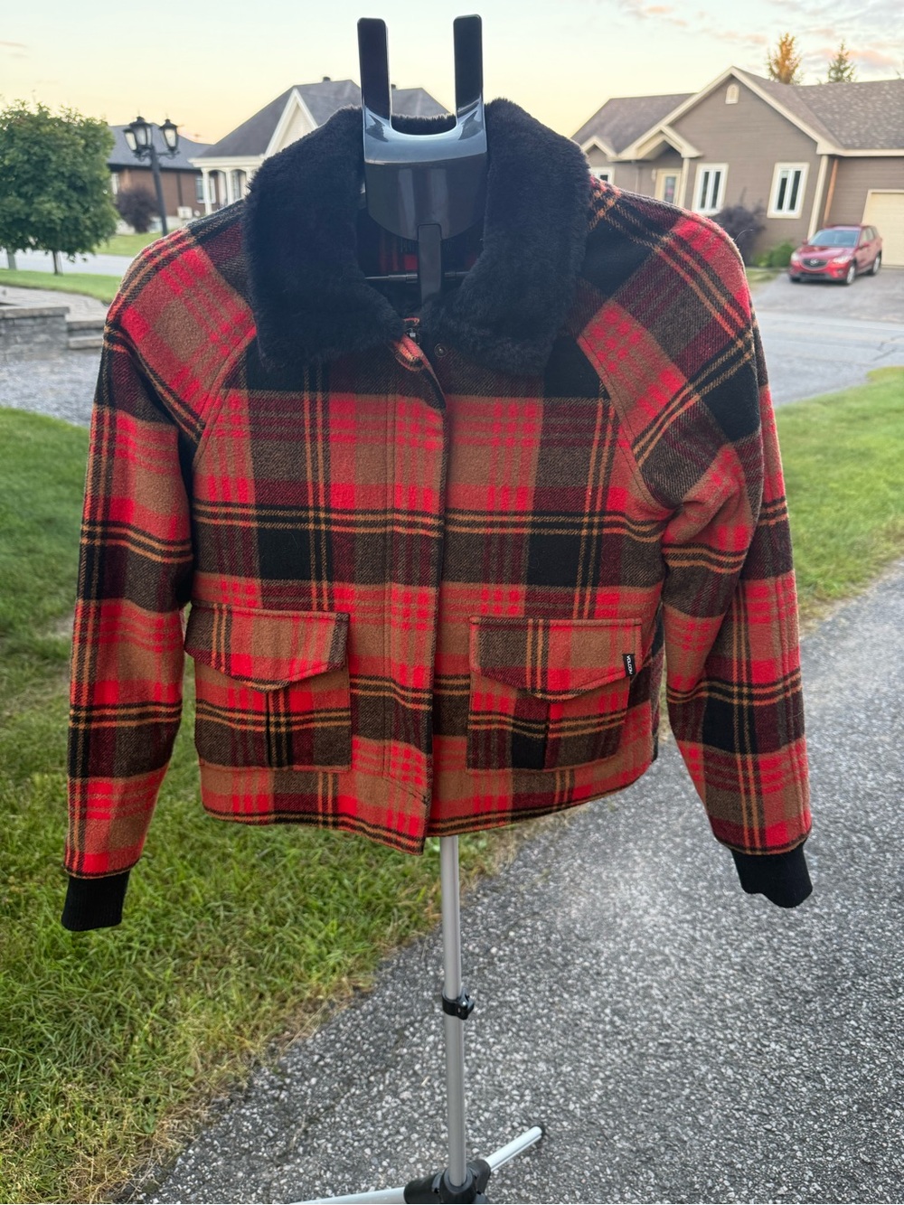Volcom Stone Row Women’s cropped plaid jacket